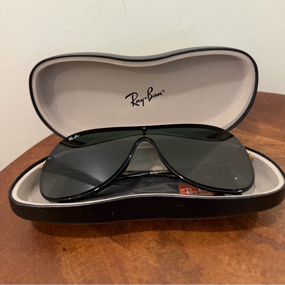 GUC! Ray-Ban Aviator Sunglasses w/ Case + Duster/Wipe (RB4311-N)